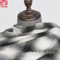 Revise la tela tejida de lana a cuadros de tweed para abrigos